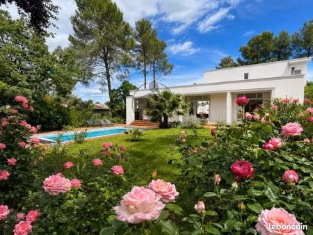 villa 8 pièces 209 m²