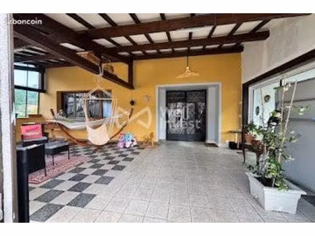 maison 8 pièces 238 m²