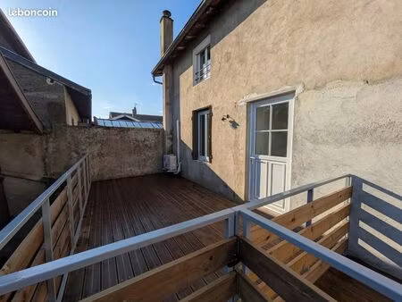 chavanay – appartement t3 rénové avec terrasse