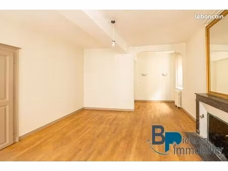maison 8 pièces 136 m²