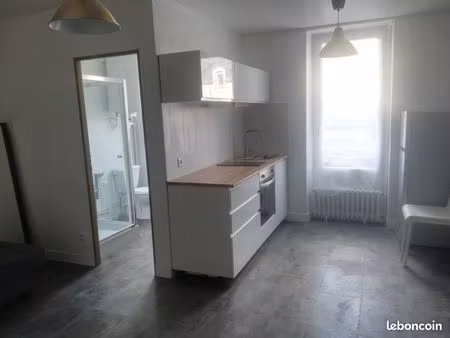 studio meublé près lycées et gare tout compris
