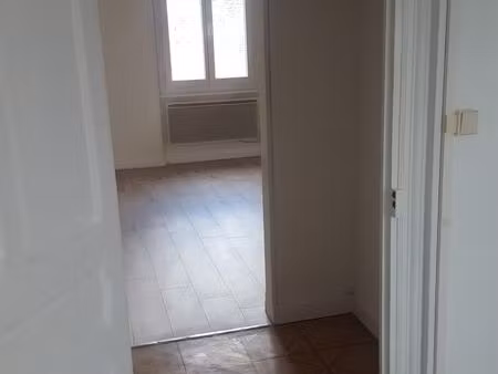 f 2 non meublé