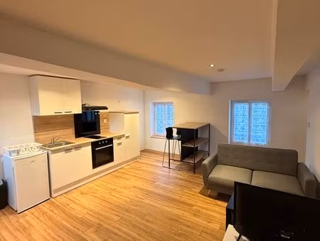 f2 duplex en meublé 43m² dans le centre ville de livarot : pompe à chaleur  machine à lave