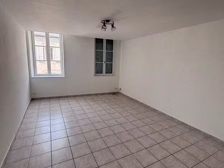 ? t3 rénové 65 m² + grenier – 520 cc
