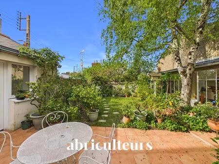 maison spacieuse - 179m2 - 6 chambres - 50m2 de séjour - jardin - garage - au coeur de...