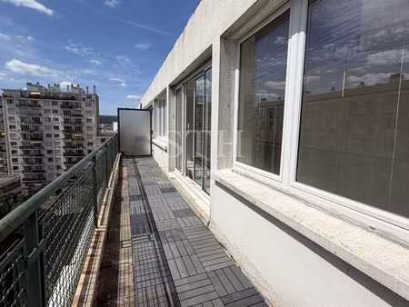 2/3 pièces très lumineux avec un balcon terrasse