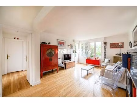 appartement 4 pièces 89 m² avec balcon et box à sèvres