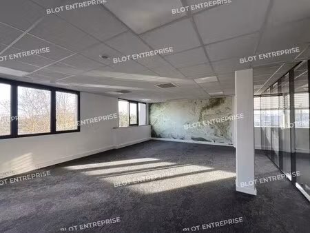 location bureaux 676 m²