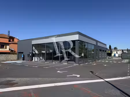zone commerciale corsac local avec parkings