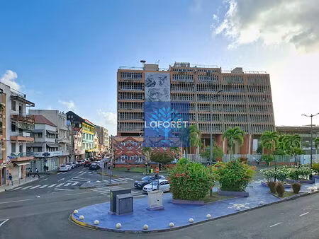 a louer : local professionnel / commercial premium - 72 m2 - face mairie fort-de-france