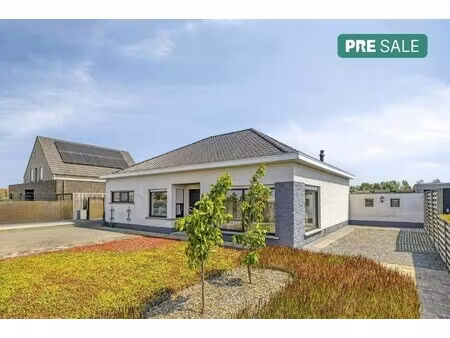gerenoveerde bungalow met zonnige tuin nabij aalter