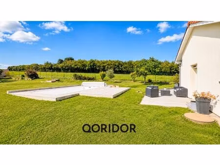 superbe maison plain pied avec piscine et son terrain de 1500m²