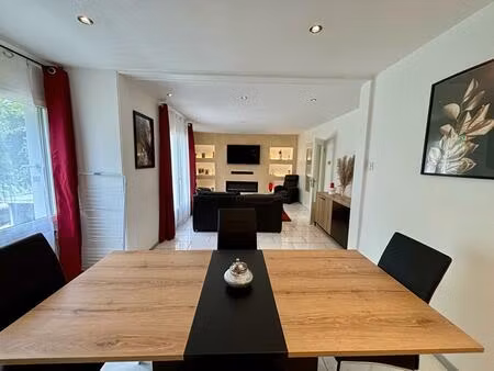 maison mitoyenne des deux côtés ? 101 m² habitables sur terrain de 274 m² - 3 chambres