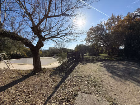 luberon - maison familiale de plain-pied avec piscine et fort potentiel