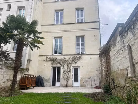 a vendre - centre de ville de saumur (49400) maison en pierre de tuffeaux - 5 chambres - j