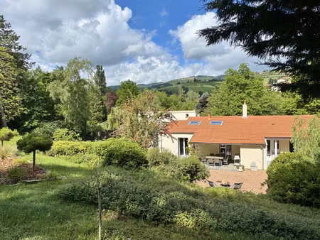très belle maison de plain-pied avec 5 chambres d'une surfac