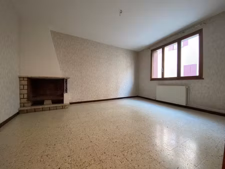 maison de village t3 bis avec cour