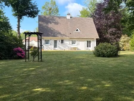 maison familiale située au coeur d'un joli domaine à 15 mns de