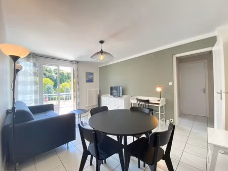 special etudiant - annecy - f2 de 52 m² meublé