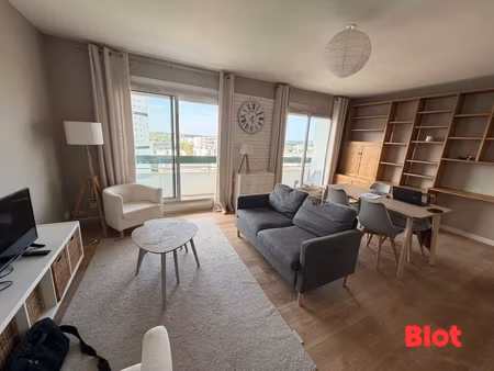 a louer chez blot immobilier - t3 meuble de 68m² - brest
