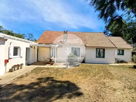 a deux pas du centre  maison de plain-pied avec dépendances