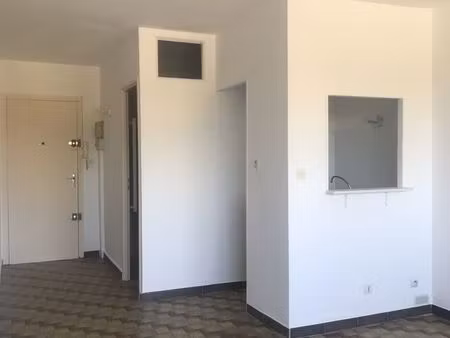 studio 1 pièce 28 m²