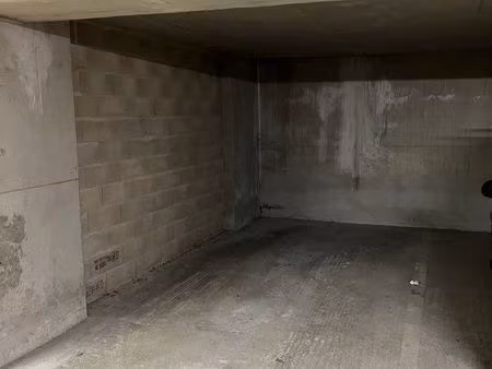 place de stationnement en sous-sol – lyon 9 – duchère
