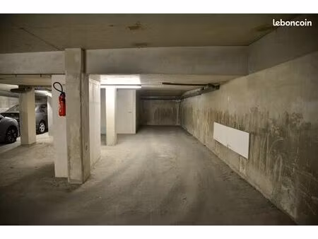 emplacement parking 2 voitures 7e prox av de la corse / rue d'endoume