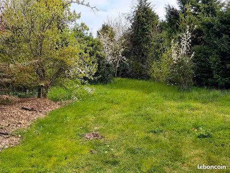 terrain plat et viabilisé de plus de 500 m² libre constructeur– francheville le bas / chât