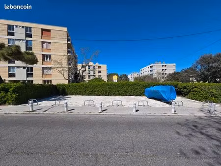 marseille 8ème pointe-rouge - places de parking extérieures sécurisées par des arceaux