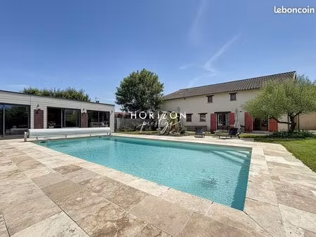 propriété 9 pièces 277 m²