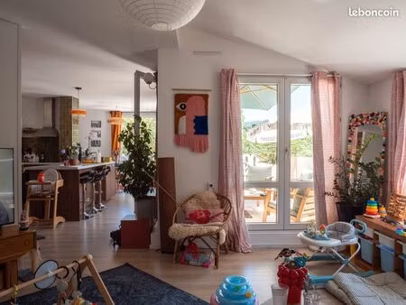 appartement t4 bis 92m2 + 26m2 terrasse + box fermé