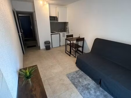 studio rénové 18m² | balcon | ascenseur | 200m gare saint-charles | actuellement loué