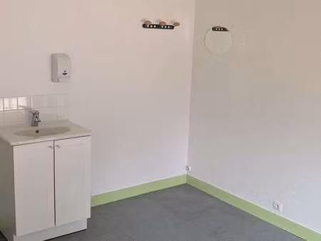 location bureaux et commerces à forges-les-eaux (76440) : à louer / forges-les-eaux
