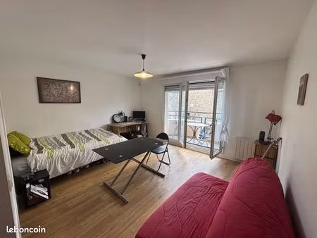 studio meublé avec balcon – lumineux et prêt à vivre