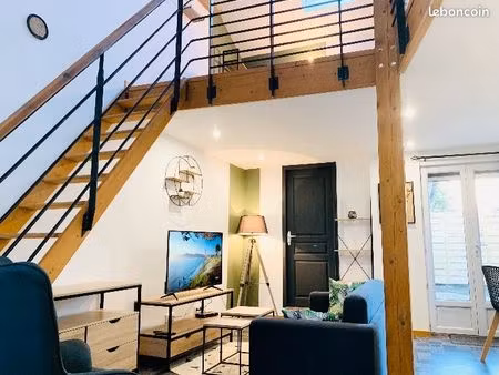maison meublée style loft avec cour