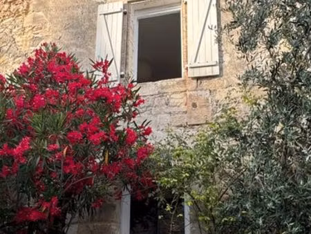 charmante maison de ville – centre historique de villeneuve-lès-avignon – 72 m² - meublée