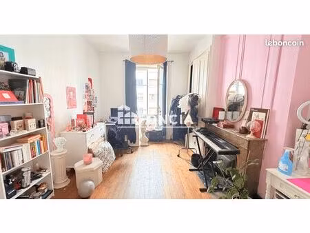 t2 de 47 m² au 4ème étage - secteur saxe-gambetta