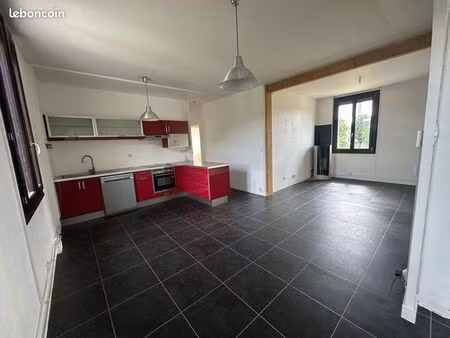 t3 lumineux 66 m2 avec parking  cave et extérieur privatif - secteur calme sérézin du rhôn