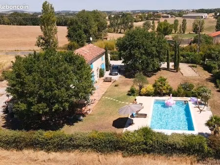 à louer belle maison en pierres avec piscine