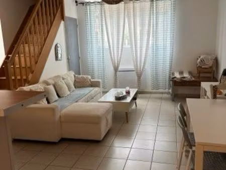 grand t2 duplex avec garage fermé et entrée indépendante