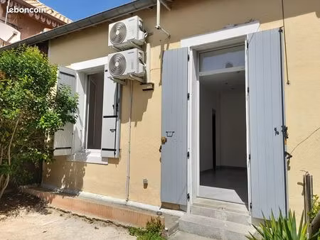petite maison de type t2 avec cour privée - quartier calme des arènes