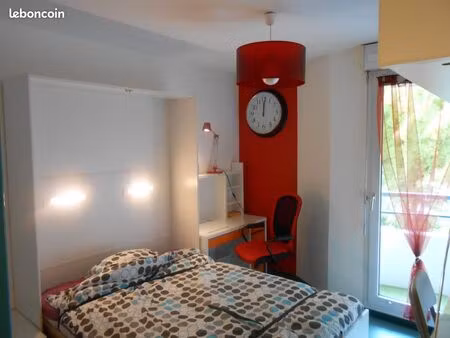studio meublé pour étudiant au pied des facs avec 1 place de parking et balcon
