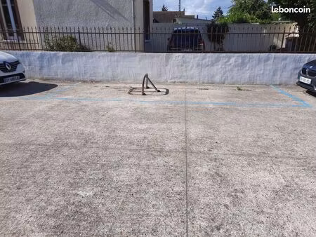 parking extérieur