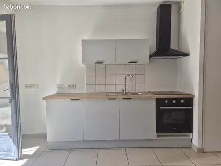 appartement lumineux avec stationnement sécurisé