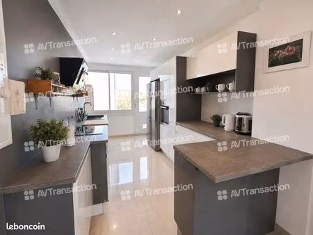 t4 97 m² – suite parentale – 2 balcons- parking - mermoz