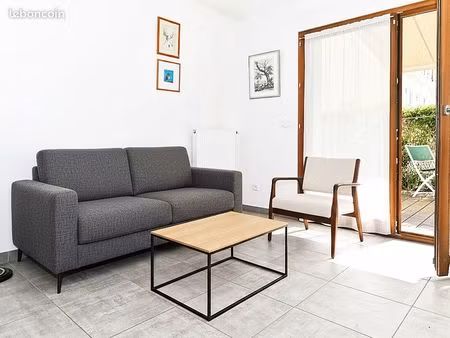 appartement récent 3 pièces avec terrasse dans un parc arboré