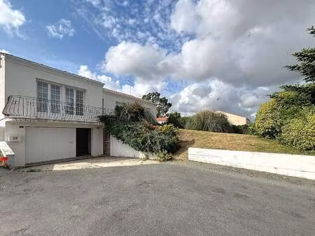 vente maison à la garnache (85710) : à vendre / 126m² la garnache