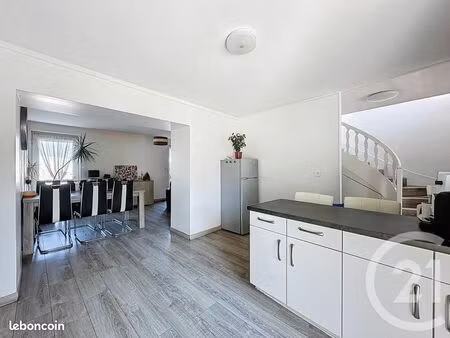 maison 8 pièces 157 m²