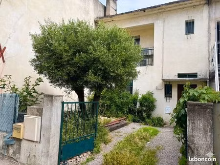 immeuble 5 pièces 111 m²